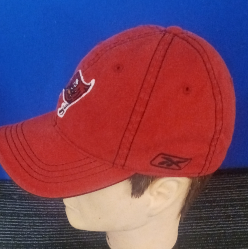 Red Buccaneers NFL Cap Reebok one size - Picture 2 of 6